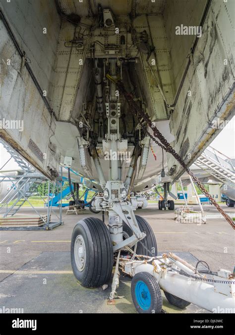 Boeing 747 landing gear hi-res stock photography and images - Alamy