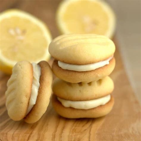 23 Delicious Uses for Lemon Curd | Lemon biscuits, Filling recipes ...