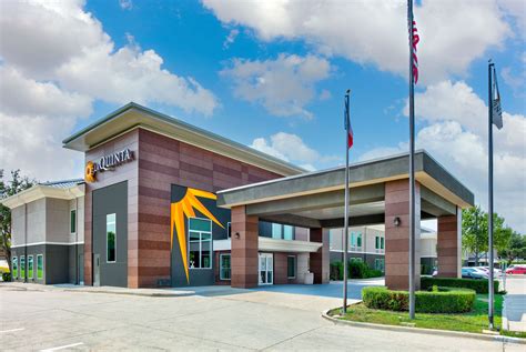 La Quinta Inn & Suites by Wyndham Dallas - Las Colinas | Irving, TX Hotels