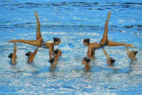 Synchronized swimmers struggle for appreciation at worlds