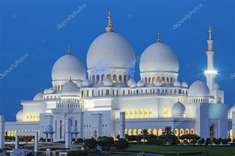 Sheikh Zayed Mosque by night – Stock Editorial Photo © vwalakte #59464347