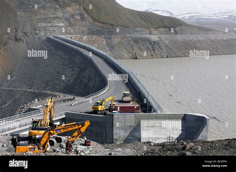 Dam construction hi-res stock photography and images - Alamy