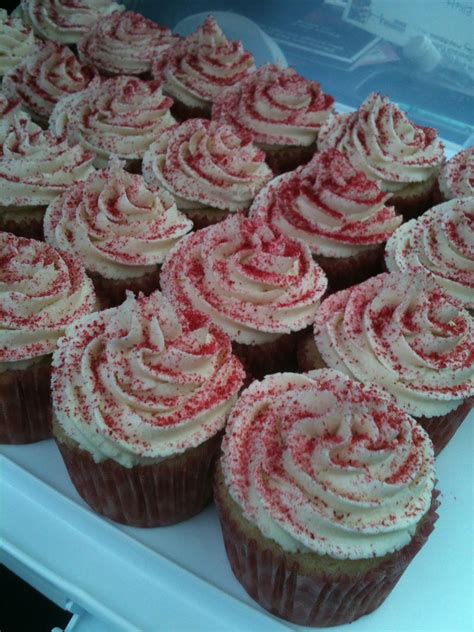 Growing Up Veg: White Chocolate Frosted Cupcakes with Raspberry Filling