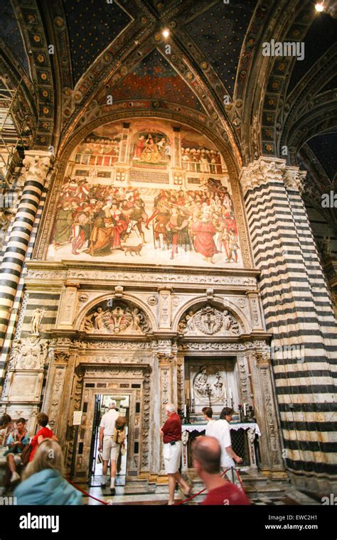 Siena cathedral interior hi-res stock photography and images - Alamy