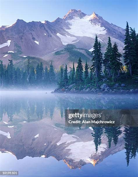 Mount Jefferson Oregon Photos and Premium High Res Pictures - Getty Images