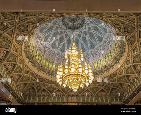 Chandelier Sultan Qaboos Mosque, Oman Stock Photo - Alamy