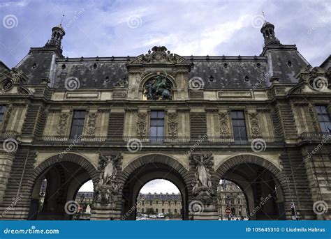 Entrance To the Louvre Museum Paris France September 2017 Editorial ...