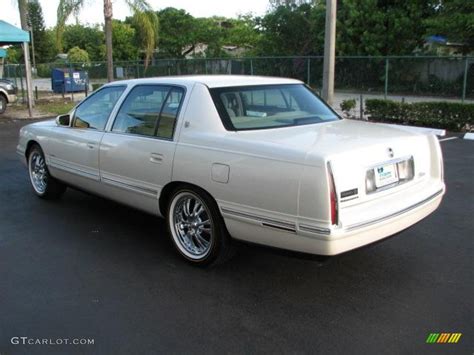 1997 Cadillac DeVille - Information and photos - MOMENTcar