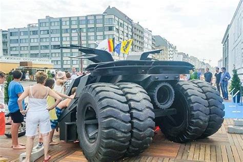 How to Build A Life-Size Batmobile Tumbler | Gadgetsin