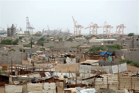 Thousands flee key Yemeni port city as Hodeida offensive continues - The Washington Post