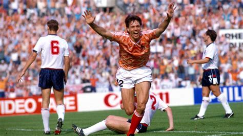 VAN BASTEN – Cult Kits