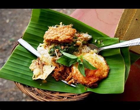 Cobain, Ini 6 Tempat Makan Nasi Pecel Paling Favorit di Surabaya!