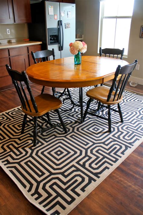 30 Rugs That Showcase Their Power Under the Dining Table