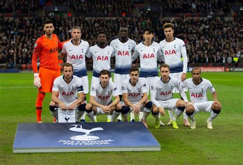 Tottenham Hotspur players pose for a team photo before the Group B... | Tottenham hotspur ...