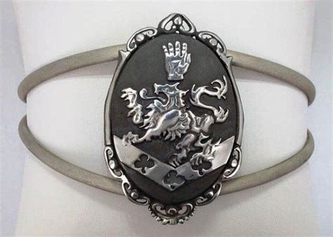 Esme Cullen Crest Bracelet Signed by Peter Facinelli “Dr. Cullen ...