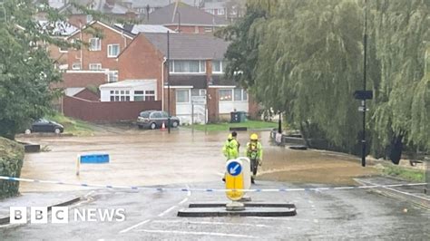 Isle of Wight flood warning for Sandown, Brading and Bembridge - BBC News