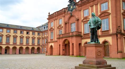 Mannheim Palace in Mannheim City Centre | Expedia.co.th