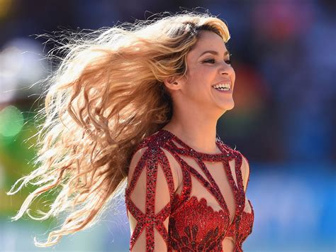 Watch Shakira perform 'La La La' at the World Cup 2014 closing ceremony ...