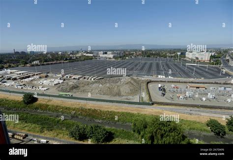 Construction for the new San Francisco 49ers football stadium parking ...