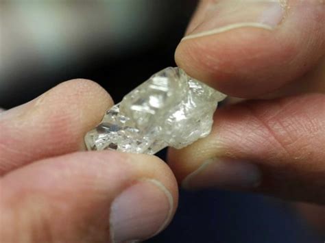 5 Home Tests To Distinguish Fake Diamond From A Real One