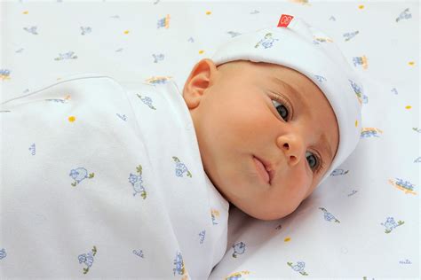 YUWI'S: Perawatan Bayi Baru Lahir