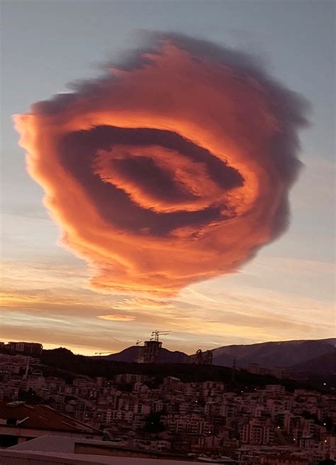 United Airlines Ufo Makes Hole In Cloud