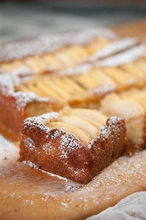 Apple Almond Cake recipe | Chefthisup