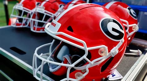 Social Media Reacts To White Georgia Bulldogs Helmet