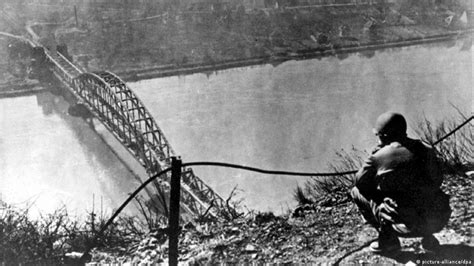 World War II: US forces’ capture of the Bridge of Remagen was a turning point | NRS-Import | DW ...