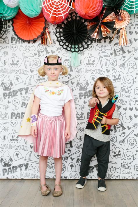 8 DIY Halloween Party Backdrops You Can Easily Make - Shelterness