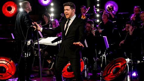 Michael Buble fans angry at missing gig due to traffic chaos - BBC News