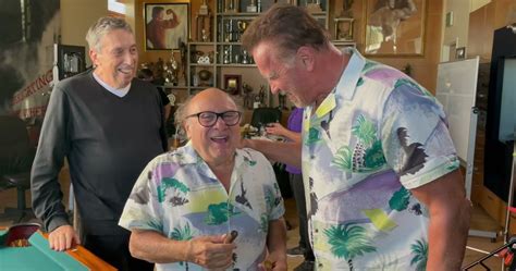 Watch Danny DeVito Get Pranked by Arnold Schwarzenegger Ahead of Twins ...