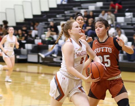 Varsity Girls Basketball Overcomes Hutto 46-34 – Westwood Horizon