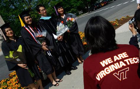 Virginia Tech Graduation - Photo 2 - Pictures - CBS News