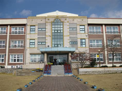 South Korea Beauty: Outside Pictures of both Schools