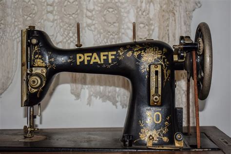 Antique Sewing Machine Values & Popular Brands Guide