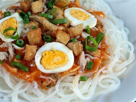 Filipino Pancit Palabok Recipe | Lahat Sarap