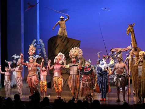 Elton John shocks Broadway 'Lion King' audience with 'Circle of Life ...