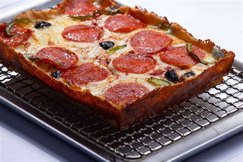 Where to Eat the Best Detroit-Style Pizza in the World? | TasteAtlas