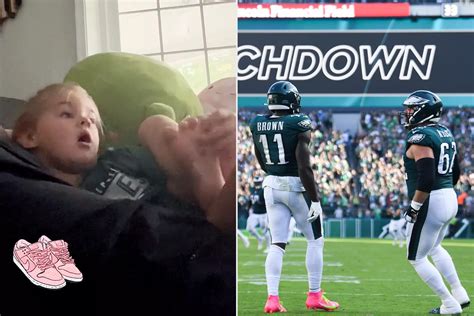 Watch Jason Kelce's Daughter React to Eagles' A.J. Brown's Pink Cleats ...