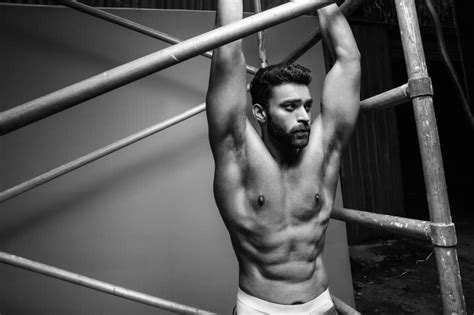 Pic Talk: Varun Tej Flaunts His Six-Pack Abs