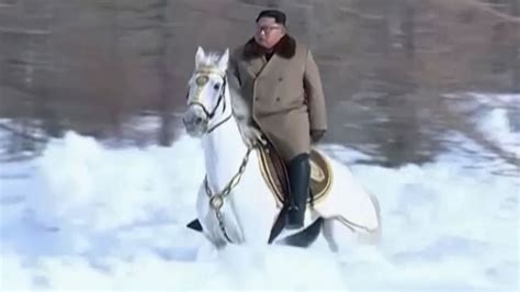 Kim Jong-Un rides white horse around Mount Paektu | wtsp.com