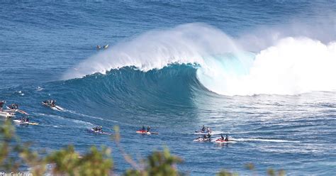 Maui Big Wave Surfing Today at Jaws | Massive Peahi waves in Hawaii