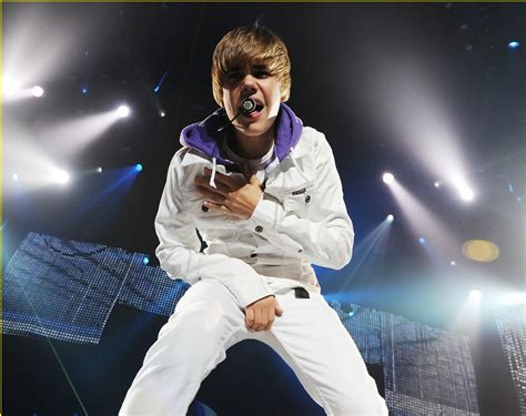 Update Your Information Today: Justin Bieber "My World Tour" Live ...