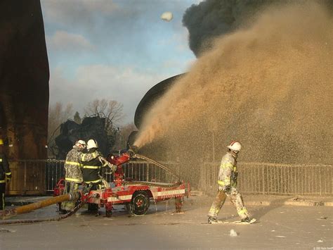 Buncefield Oil Refinery Fire | The Buncefield fire was a maj… | Flickr