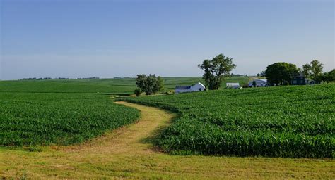 Which state has the official nickname "Hawkeye State"?