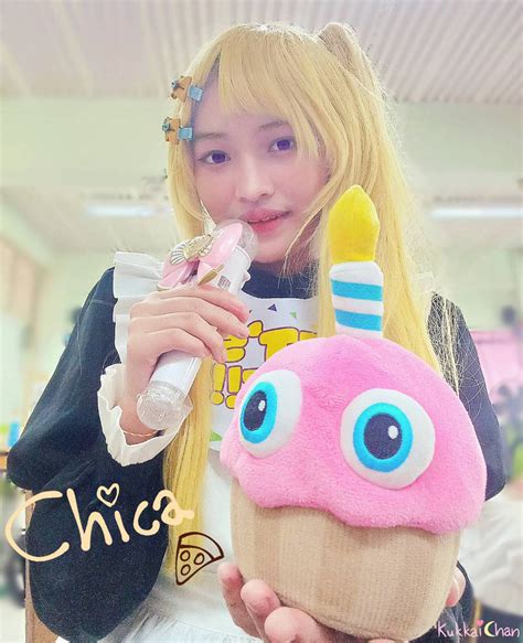 FNAF Chica Cosplay by LunarNikki on DeviantArt