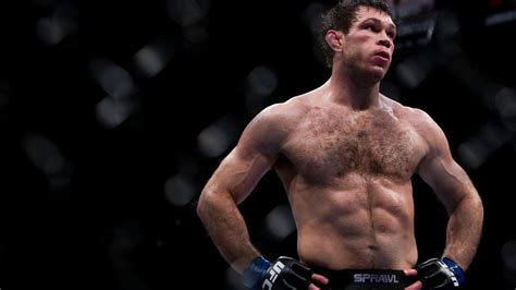 Forrest Griffin vs. Stephan Bonnar from The Ultimate Fighter Finale 1 ...