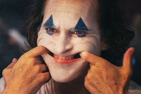 Joker review: Joaquin Phoenix is undeniably impressive in a weak movie - Polygon