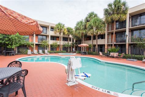 Days Inn & Suites by Wyndham Orlando Airport | Orlando, FL Hotels